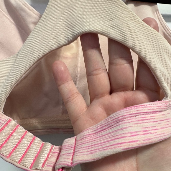 Lululemon Run: Hook Me Up Bra Pink - Picture 8 of 10